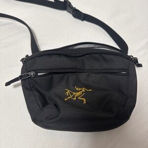 Black and gold Arc'teryx Mantis 1 waist pack